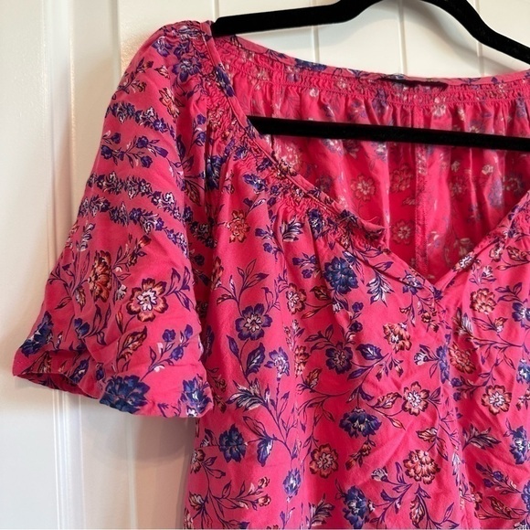 Hot pink floral v-neck cotton blouse, flutter sleeves, size XL - Picture 9 of 10
